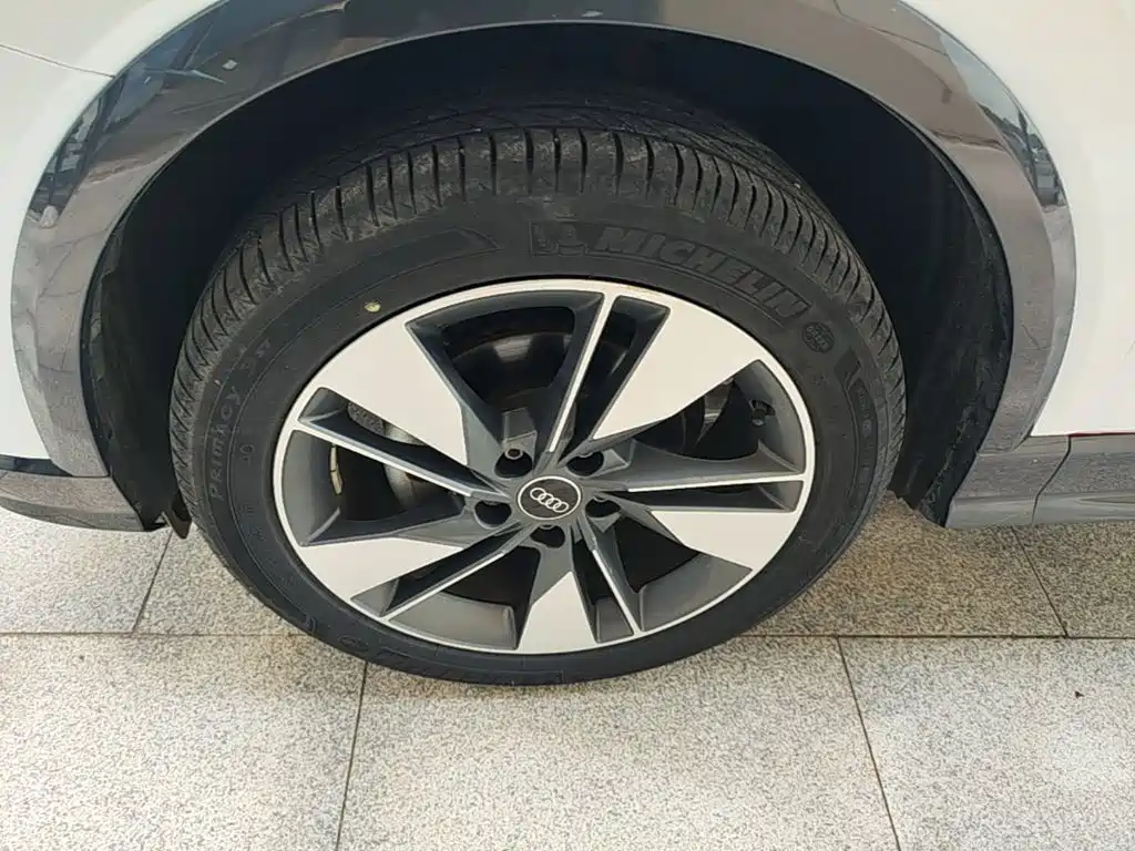 Фото 23 - Audi Q2L