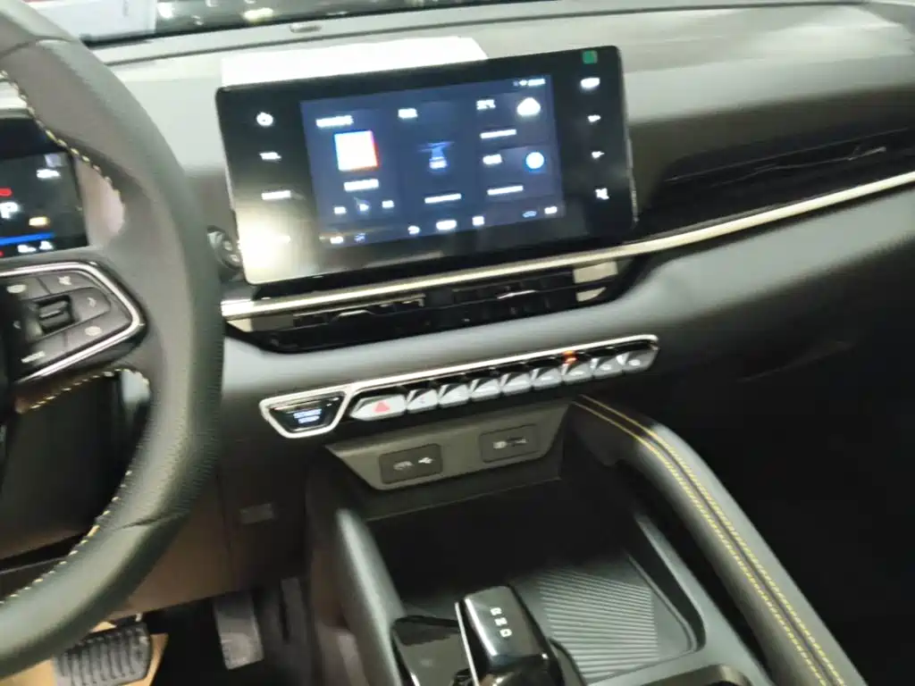 Photo 13 - Geely Coolray