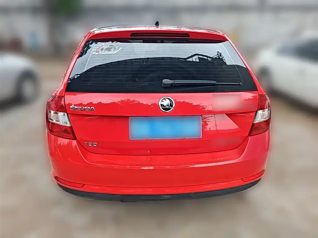 Škoda Skoda Rapid Spaceback 2016 Facelift 1.6L Manual Forward Edition фото 10