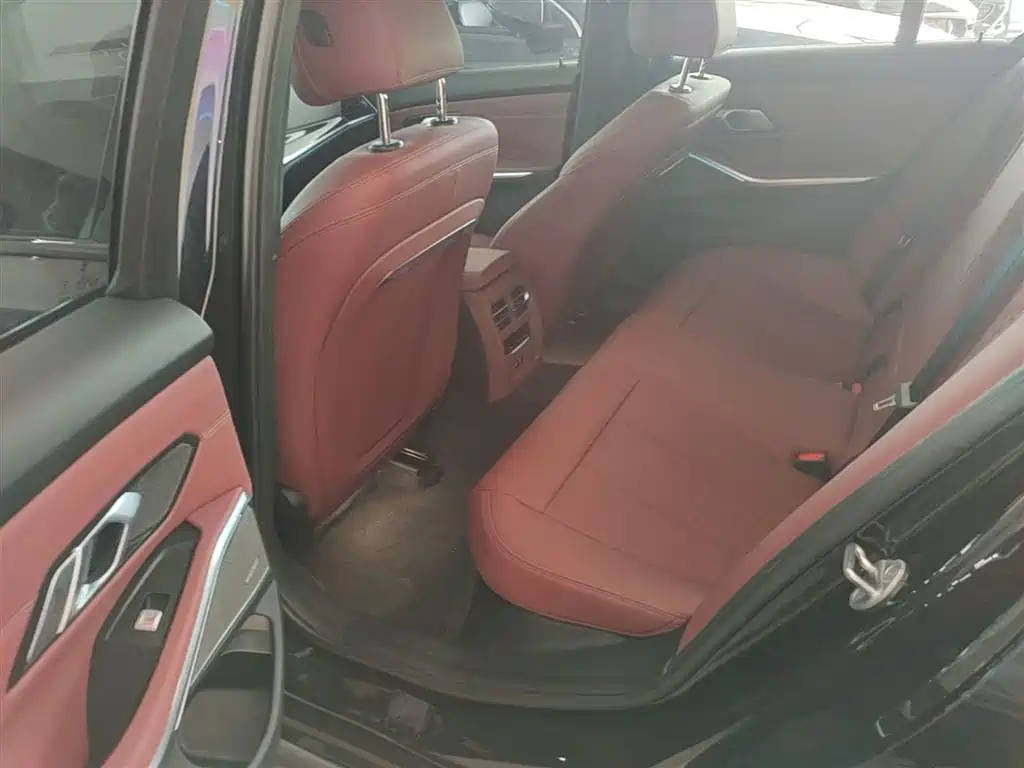 BMW 3 Series 2023 325i M Sport Black Night Package фото 17