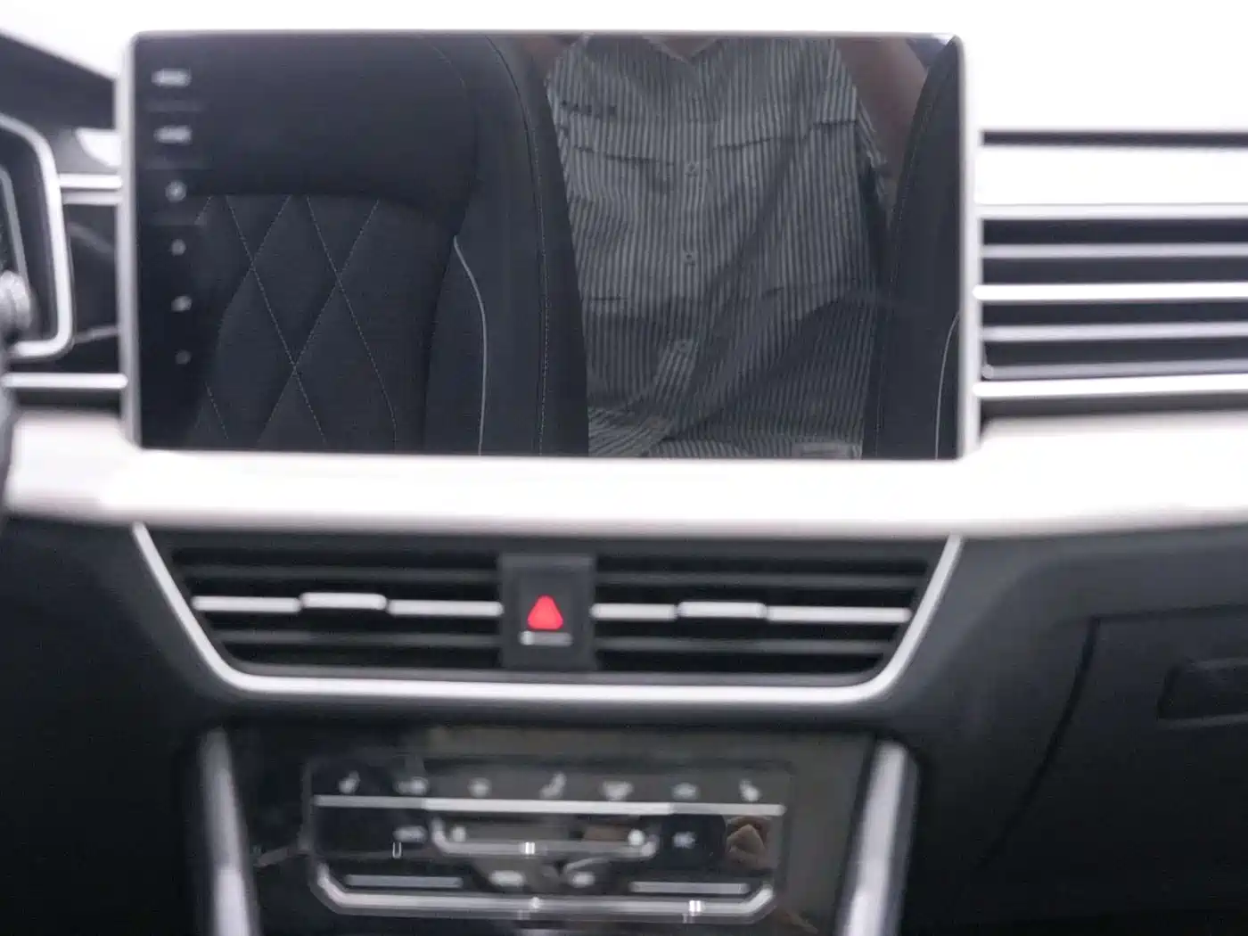 Volkswagen Tiguan L 2024 330TSI Automatic 2WD R-Line Premium Enjoyment Edition фото 13