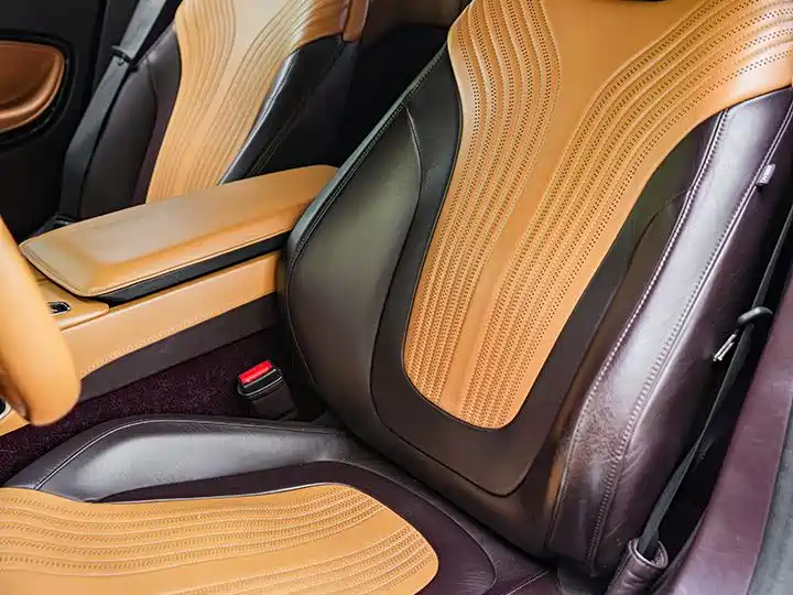 Aston Martin DB11 2016 5.2T Launch Edition фото 12