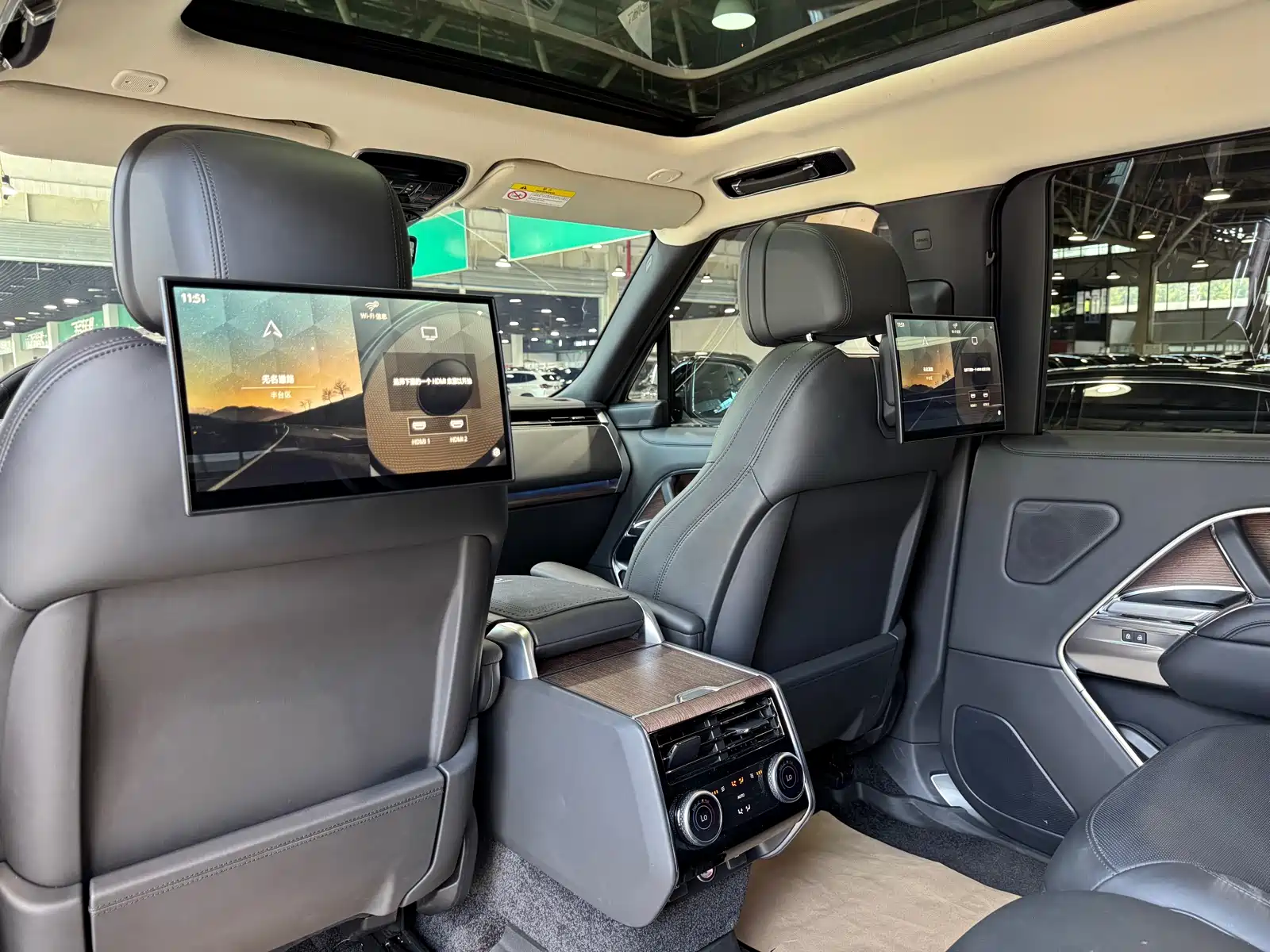 Фото 37 - Land Rover Range Rover