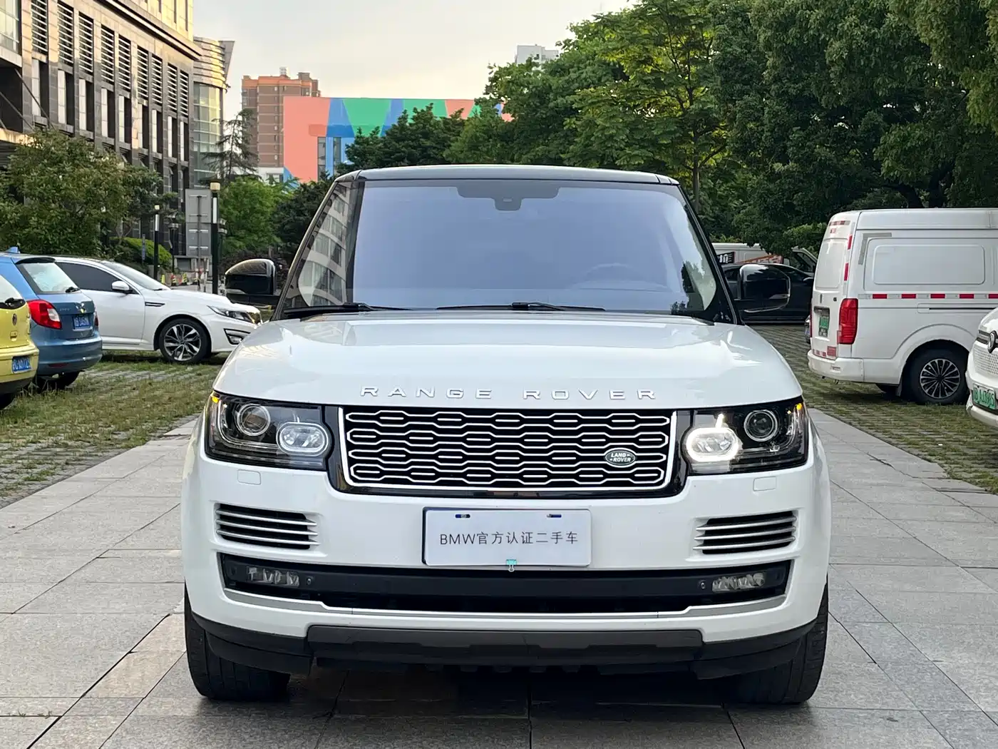 Land Rover Range Rover 2015 5.0 SC V8 AB Prestigious Genesis Extended Edition фото 2