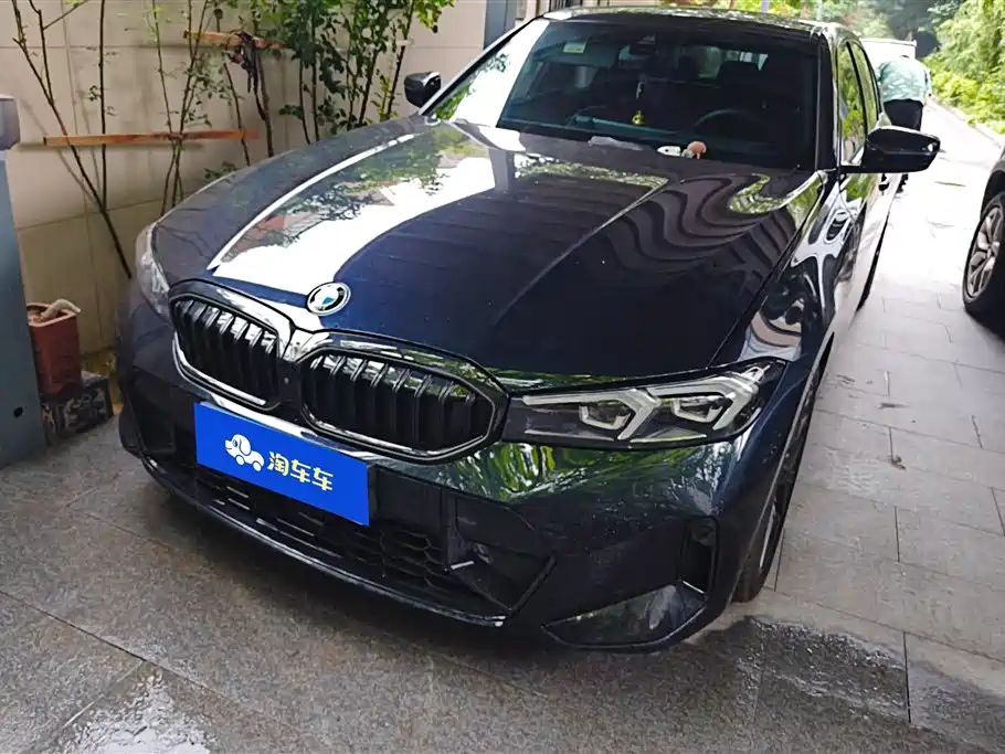 BMW 3 Series 2025 330i M Sport Night Edition фото 2
