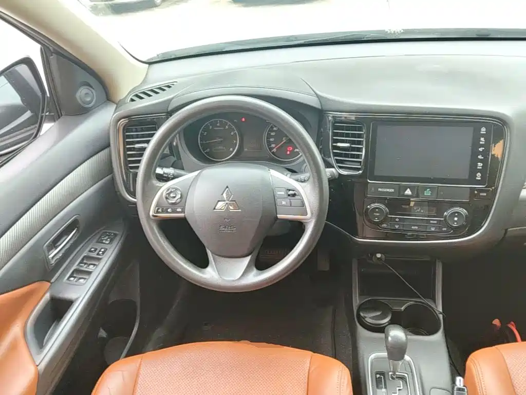 Mitsubishi Outlander 2016 2016 2.0L 2WD Fashion Edition 5-seater