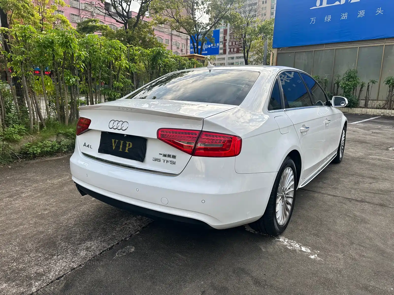 صورة 9 - Audi A4L