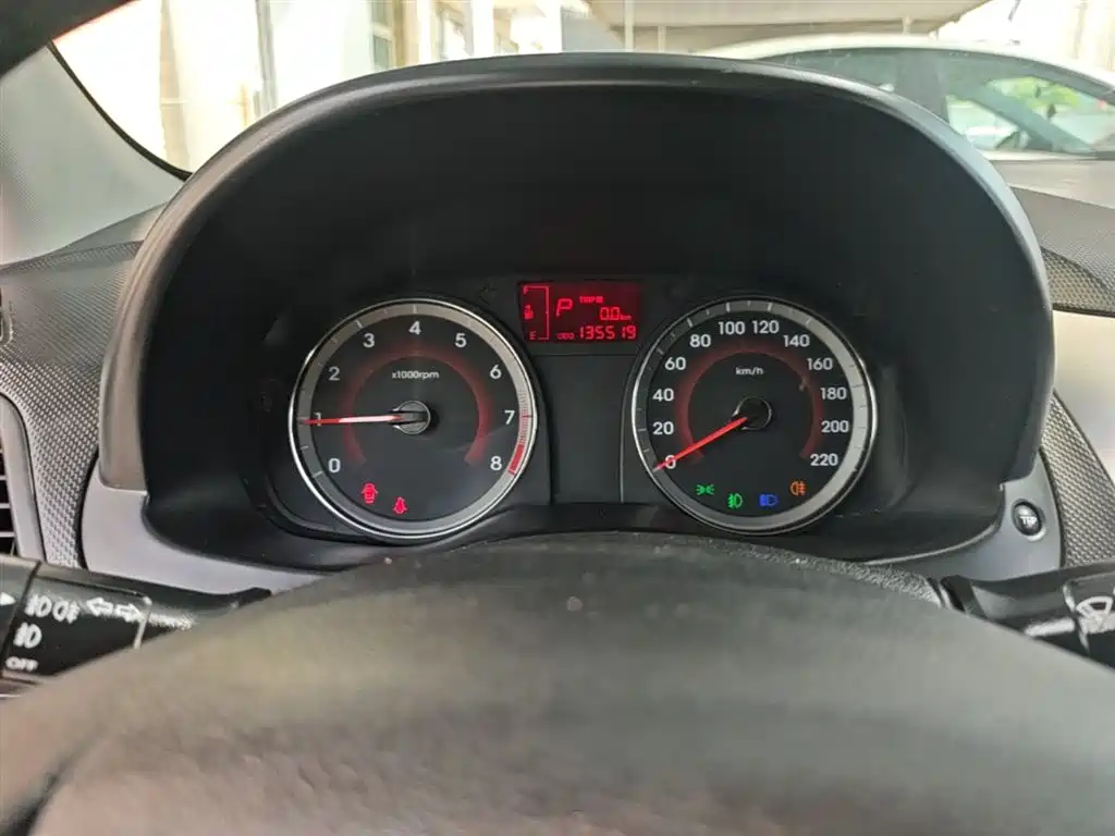 Hyundai Reina 2014 Model 1.4L Automatic GLX фото 12