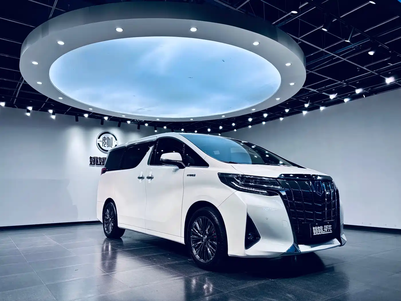 Toyota Alphard 2021 Hybrid 2.5L Premium фото 18