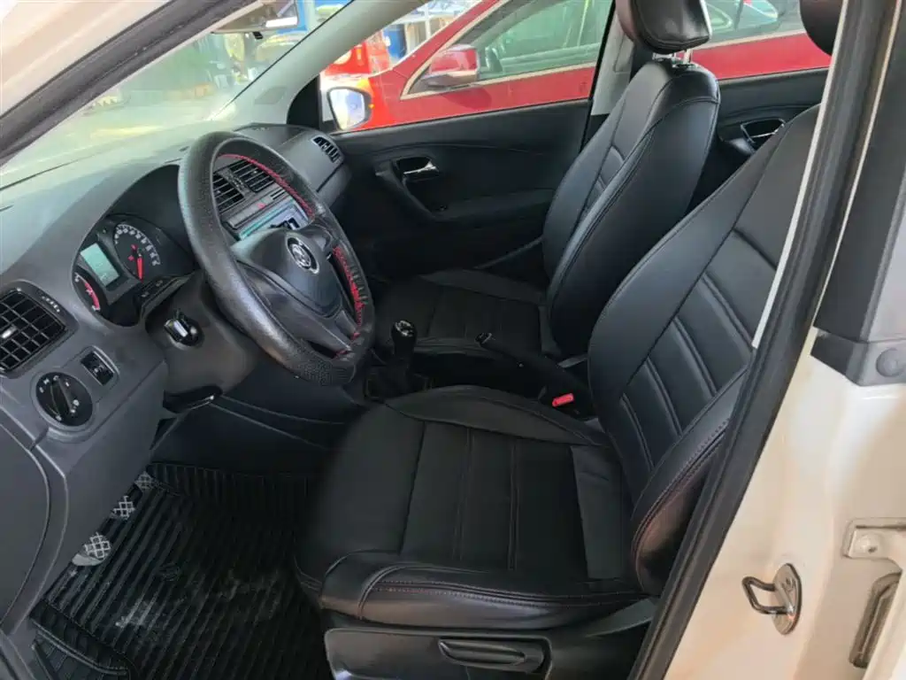 Volkswagen Polo 2016 1.4L Manual Trend фото 15