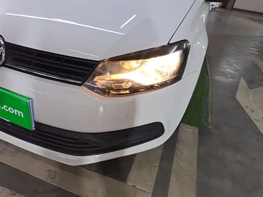 Volkswagen Polo 2016 1.4L Automatic Trend фото 24