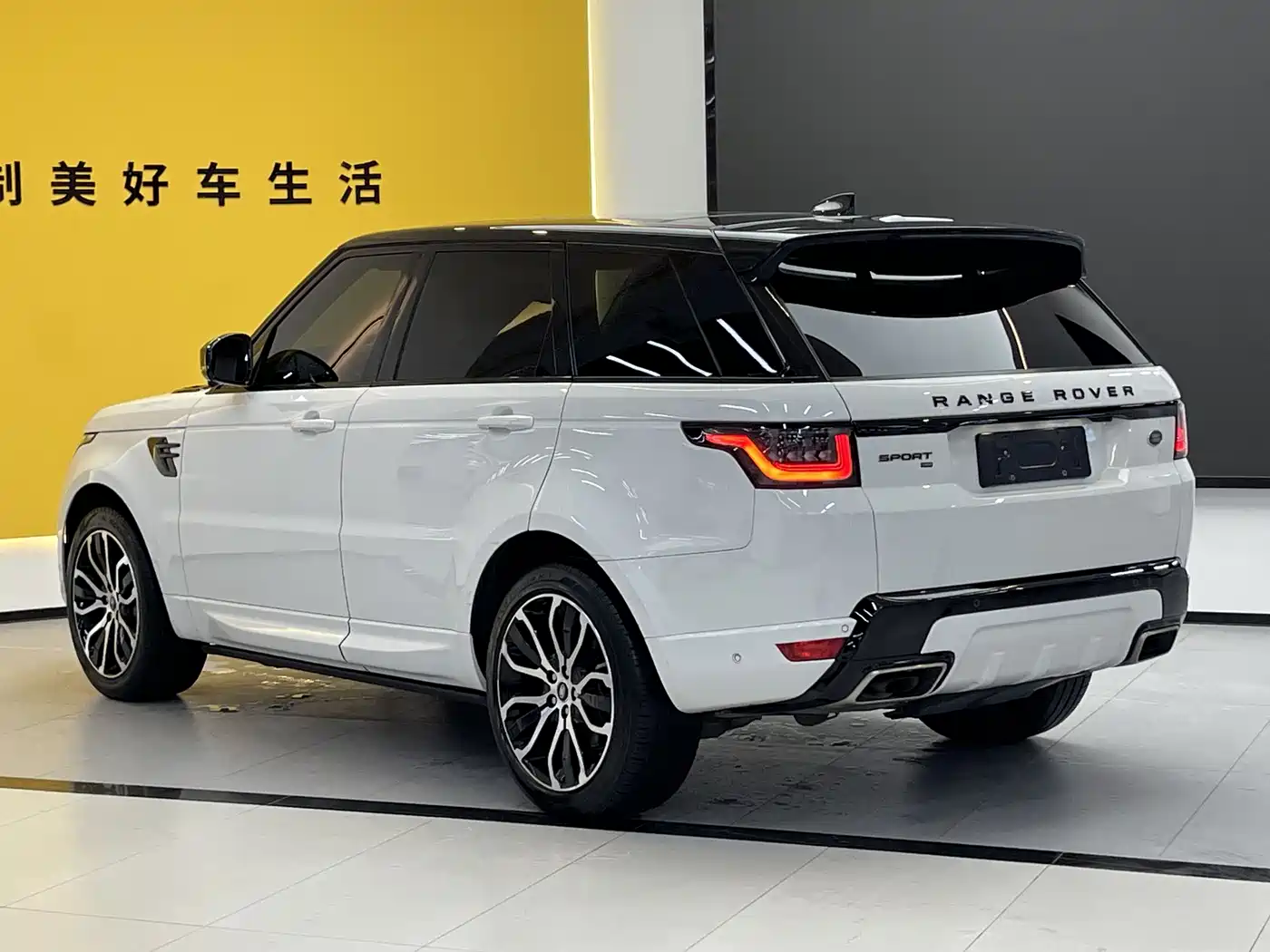 Land Rover Range Rover Sport 2022 3.0 L6 Gloss Black Edition фото 5