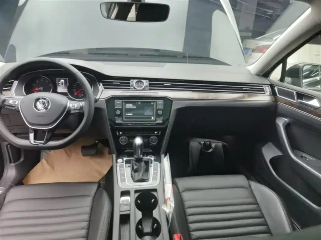 Volkswagen Magotan 2018 Facelift 330TSI DSG Luxury фото 13