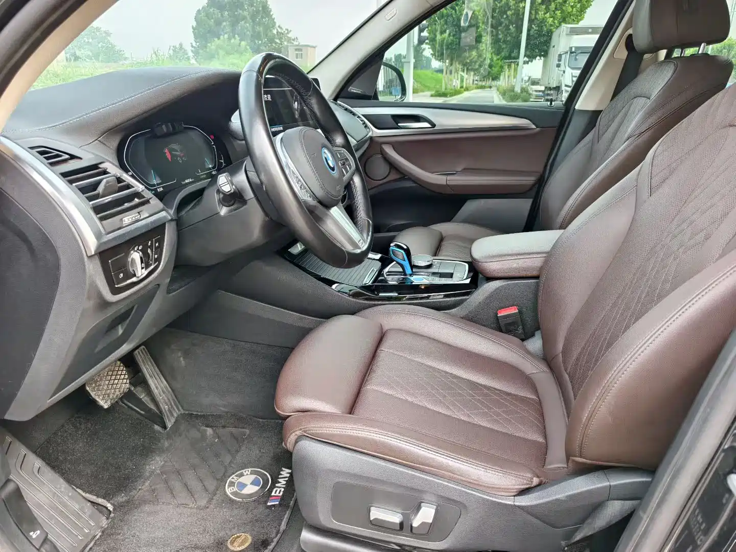 Photo 5 - BMW iX3