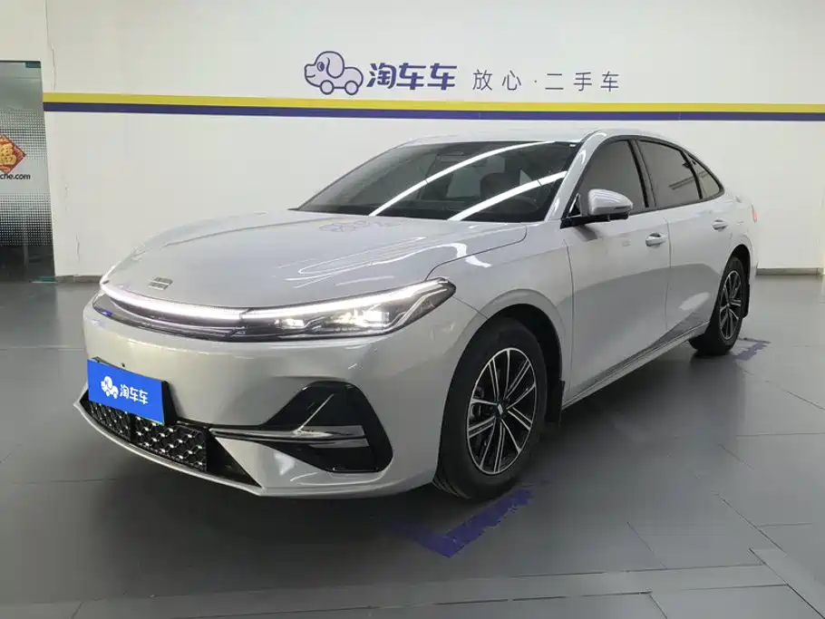  Geely Galaxy Galaxy A7 2025 EM-i 70km Luxury Edition