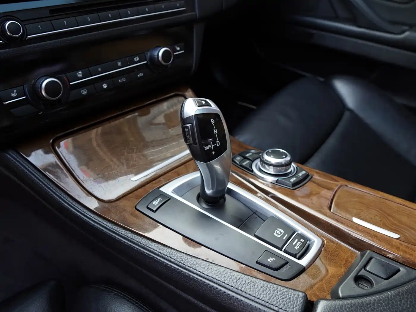 BMW 5 Series 2011 528Li Luxury фото 19