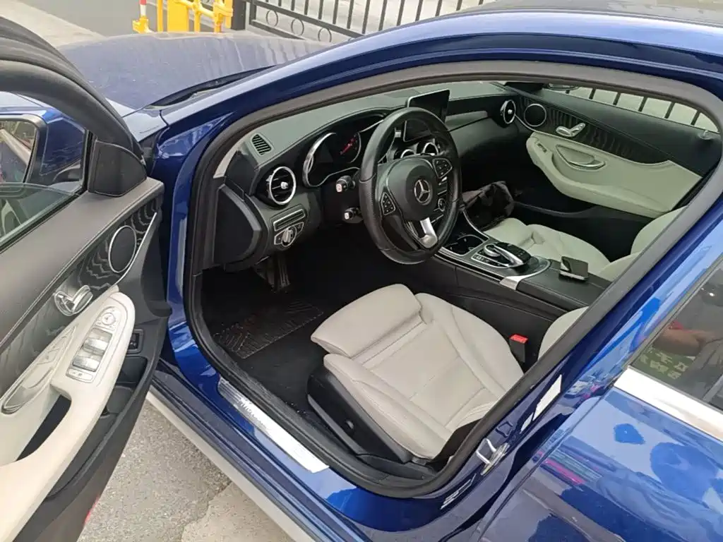 Фото 16 - Mercedes-Benz C-Class