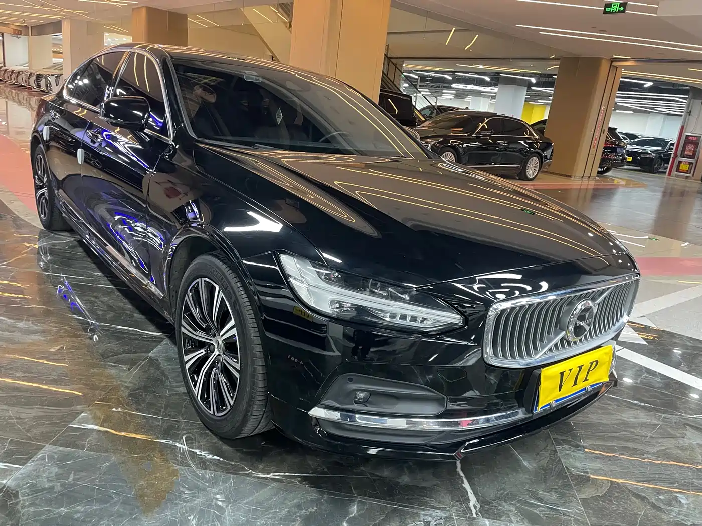 VOLVO S90