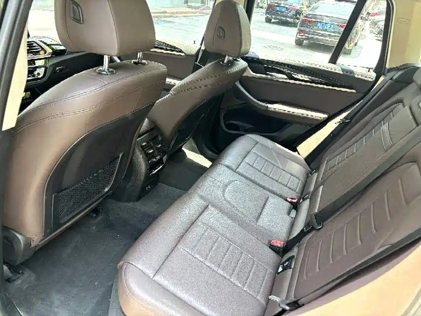 BMW iX3 2024 Leading Edition фото 8