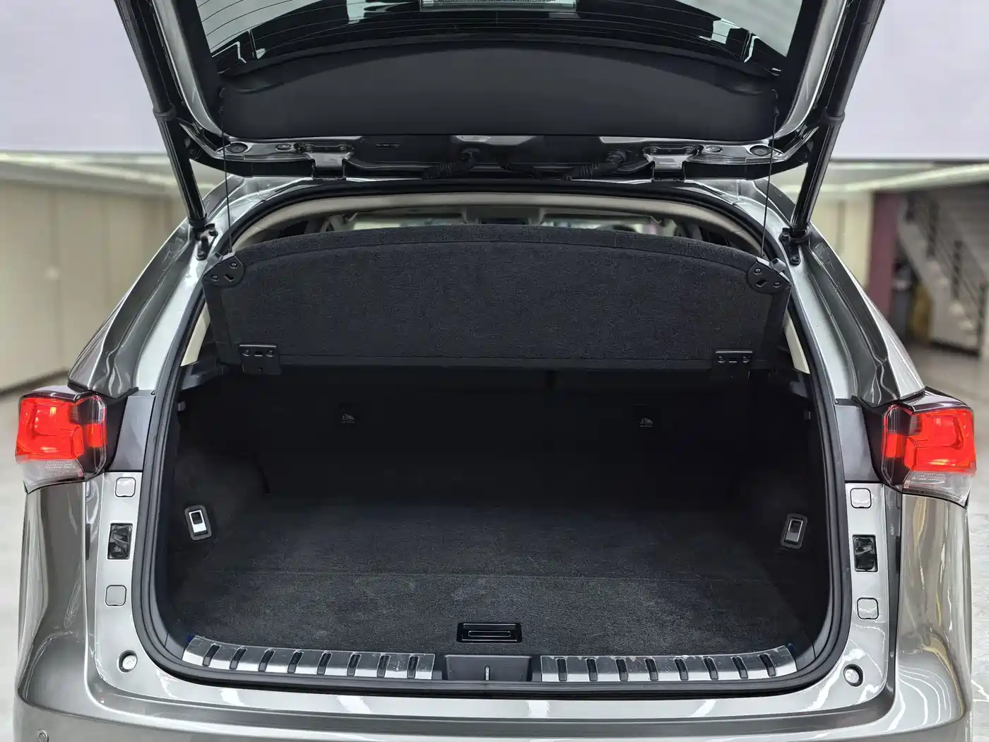 Фото 33 - Lexus NX