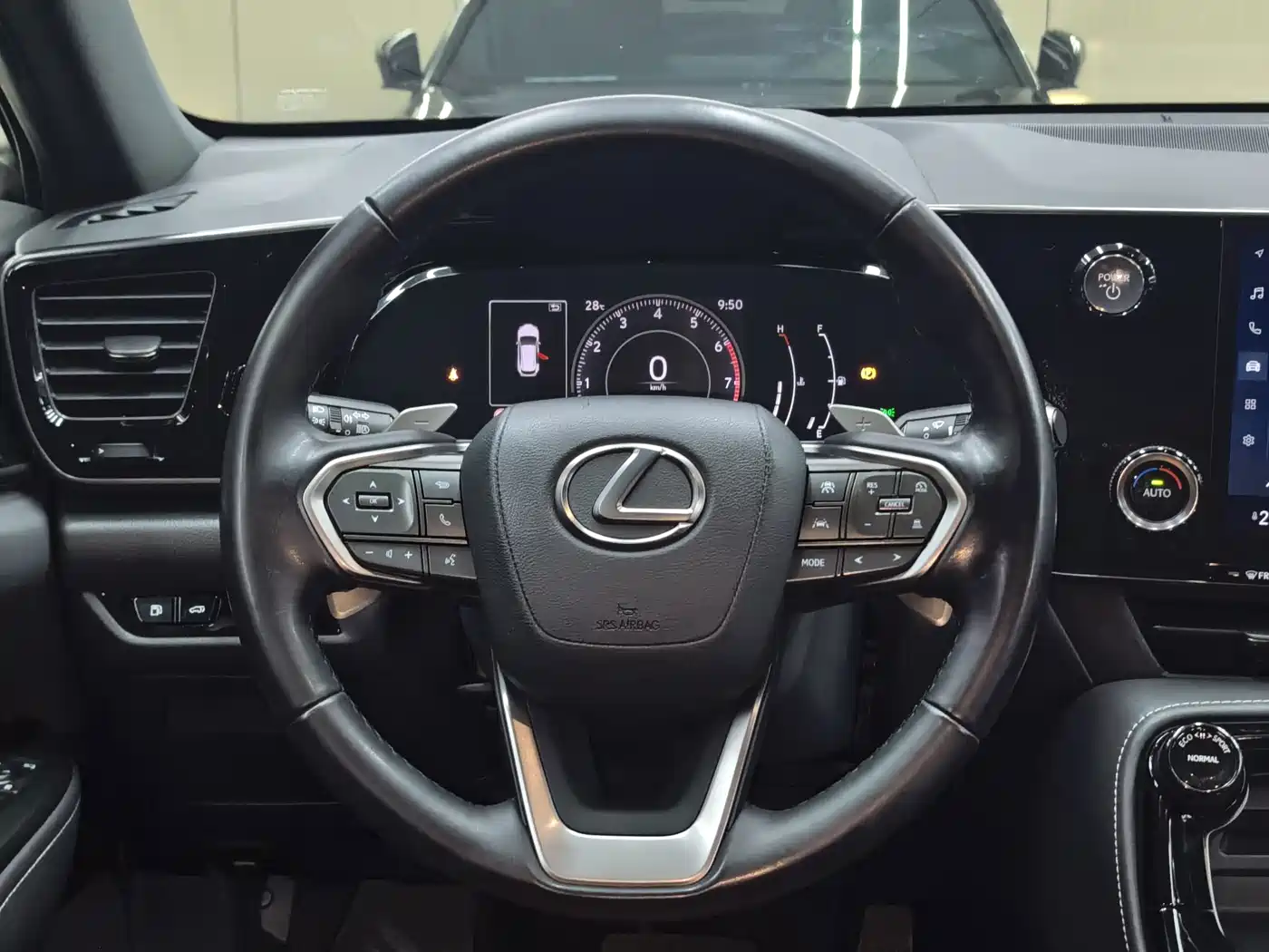 Фото 23 - Lexus NX