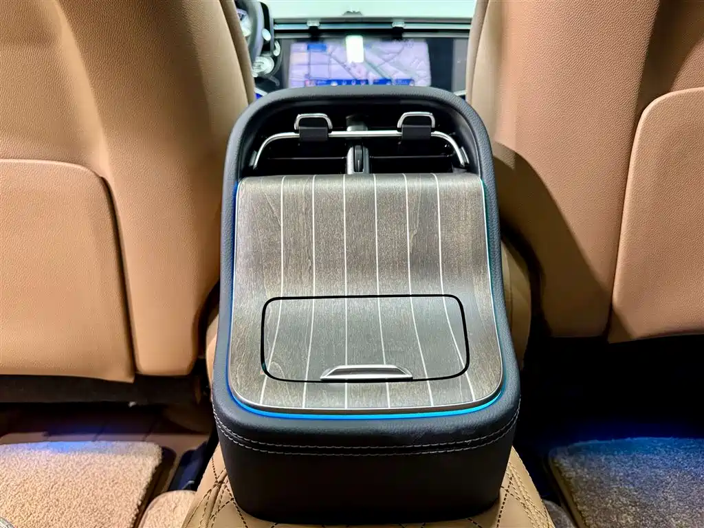 Mercedes-Benz E-Class New Energy 2024 E 350 e L Plug-in Hybrid Sedan фото 21