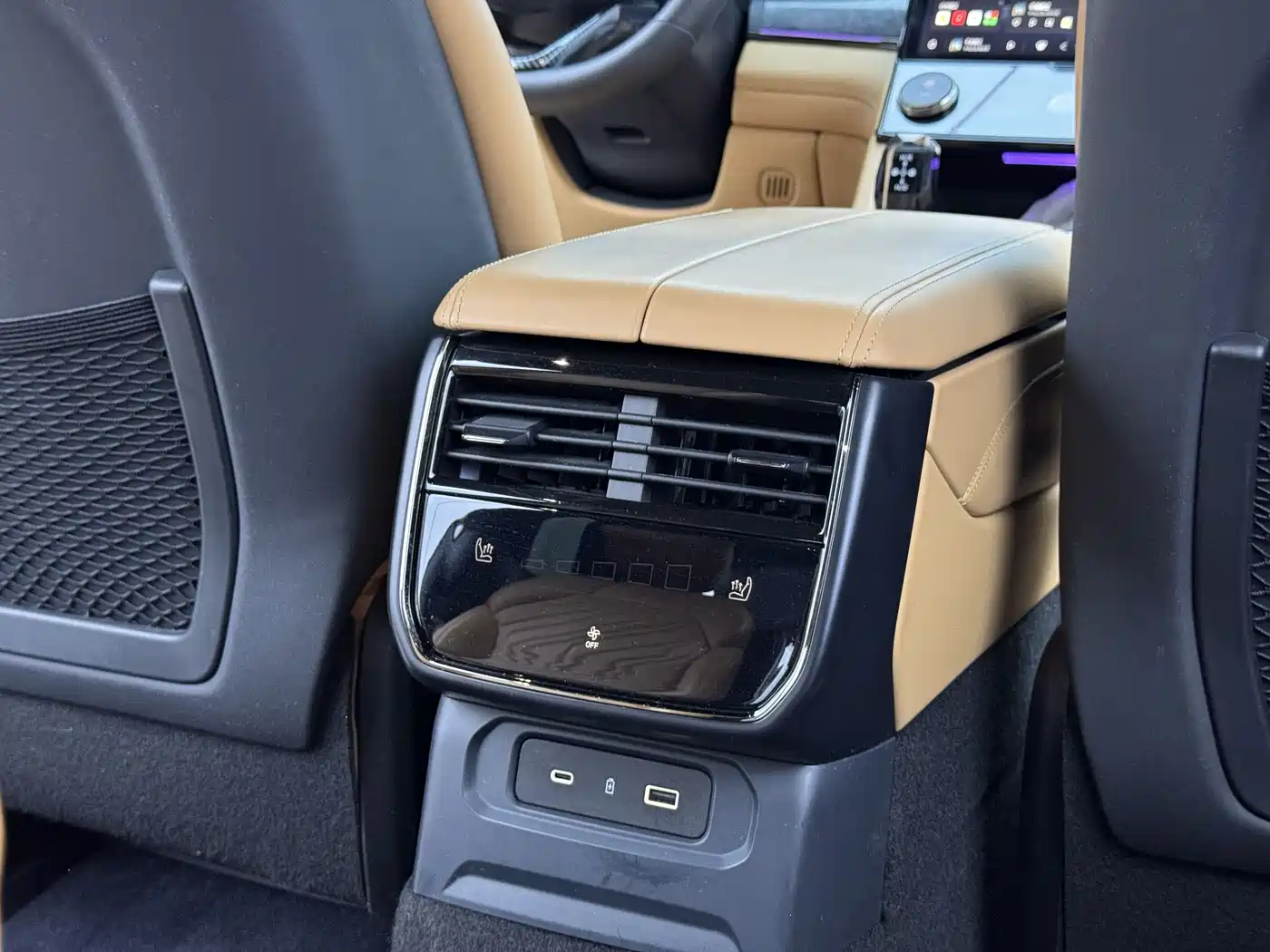 Lynk & Co 09 EM-P 2021 2.0T PHEV Halo 6-seater фото 24