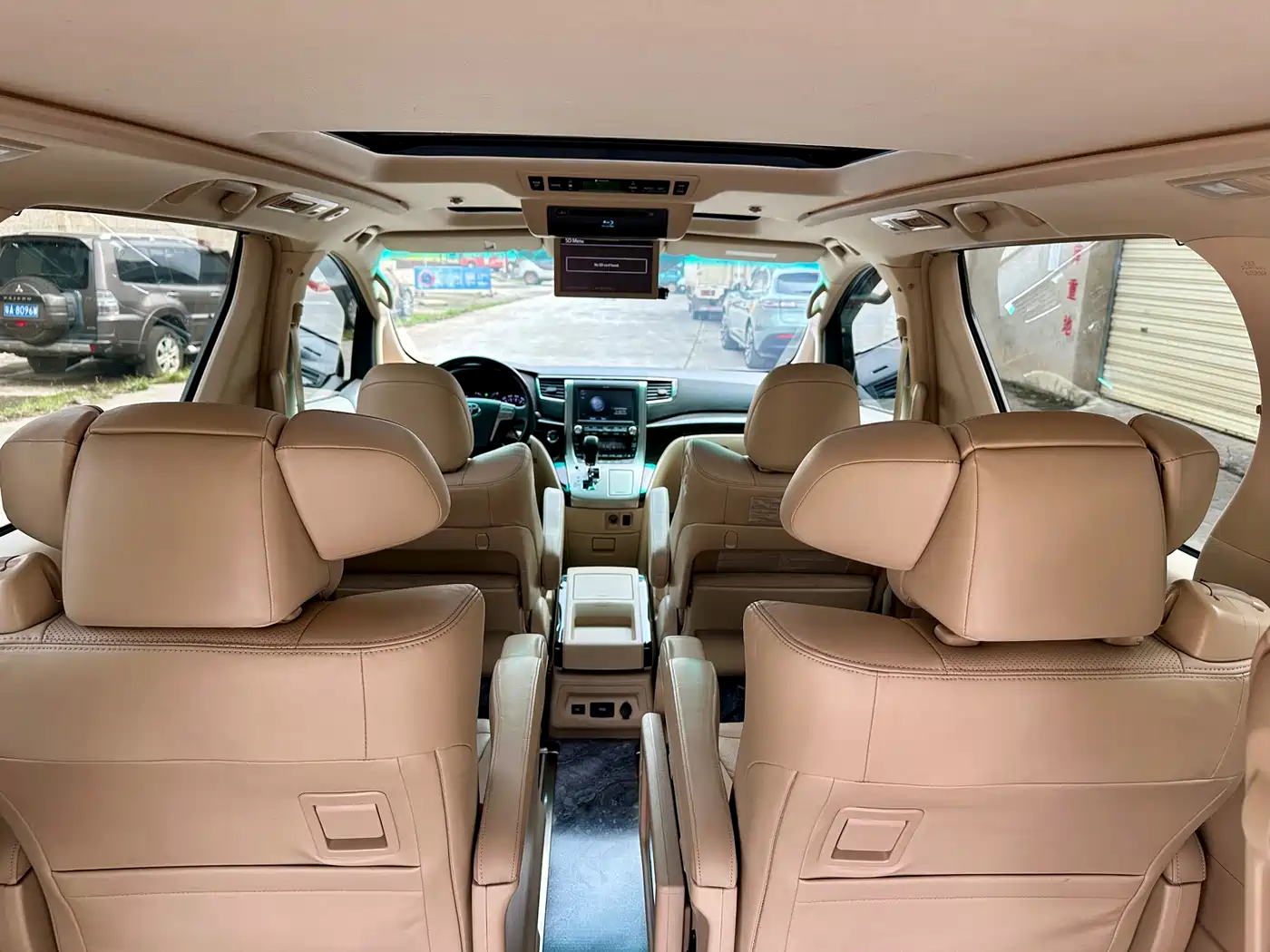 Toyota Alphard фото 18