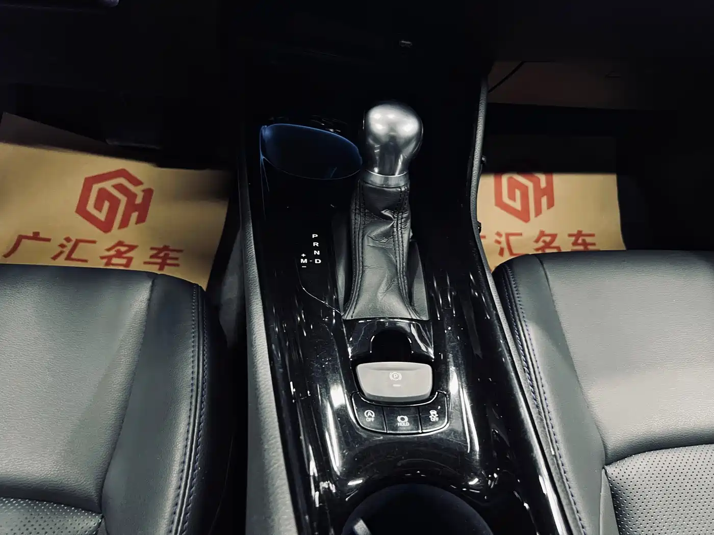 Toyota C-HR 2021 2.0L Luxury Edition фото 16