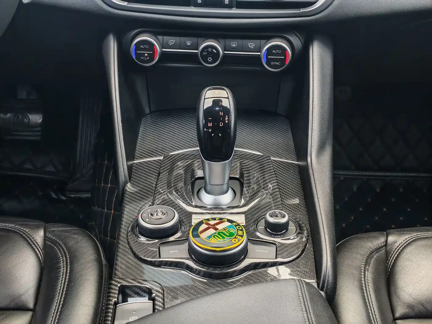 Alfa Romeo Giulia 2019 2017 2.0T 200HP Luxury Edition