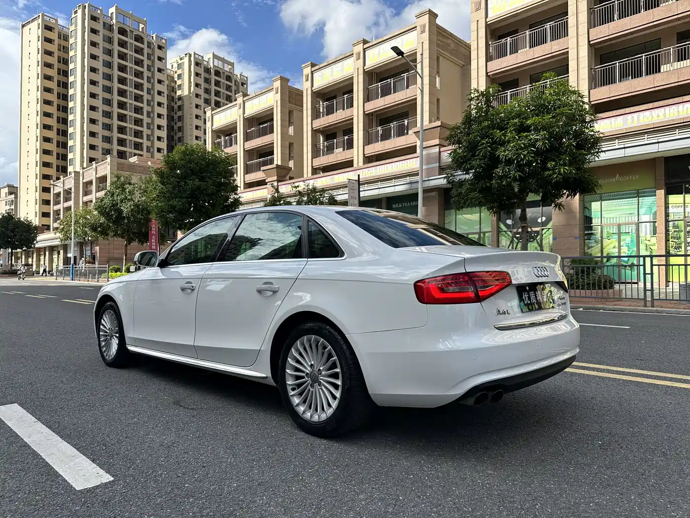 Audi A4L 2016 35 TFSI Automatic Comfort фото 6