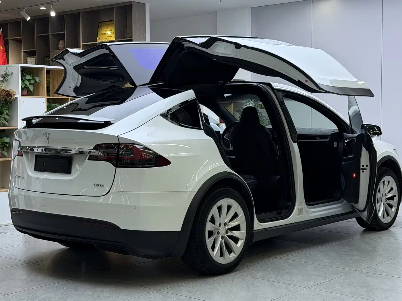 TESLA MODEL X