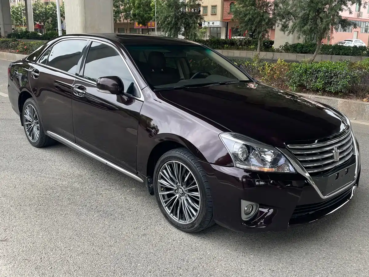 Photo 3 - Toyota Crown
