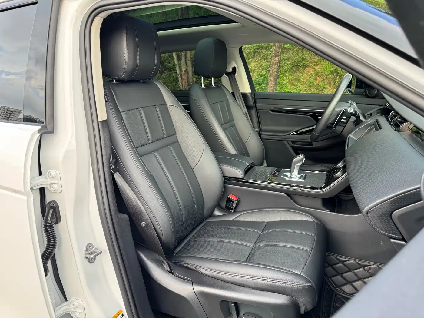 Land Rover Range Rover Evoque 2022 Range Rover Evoque L 200PS R-Dynamic Standard Elite Edition фото 19