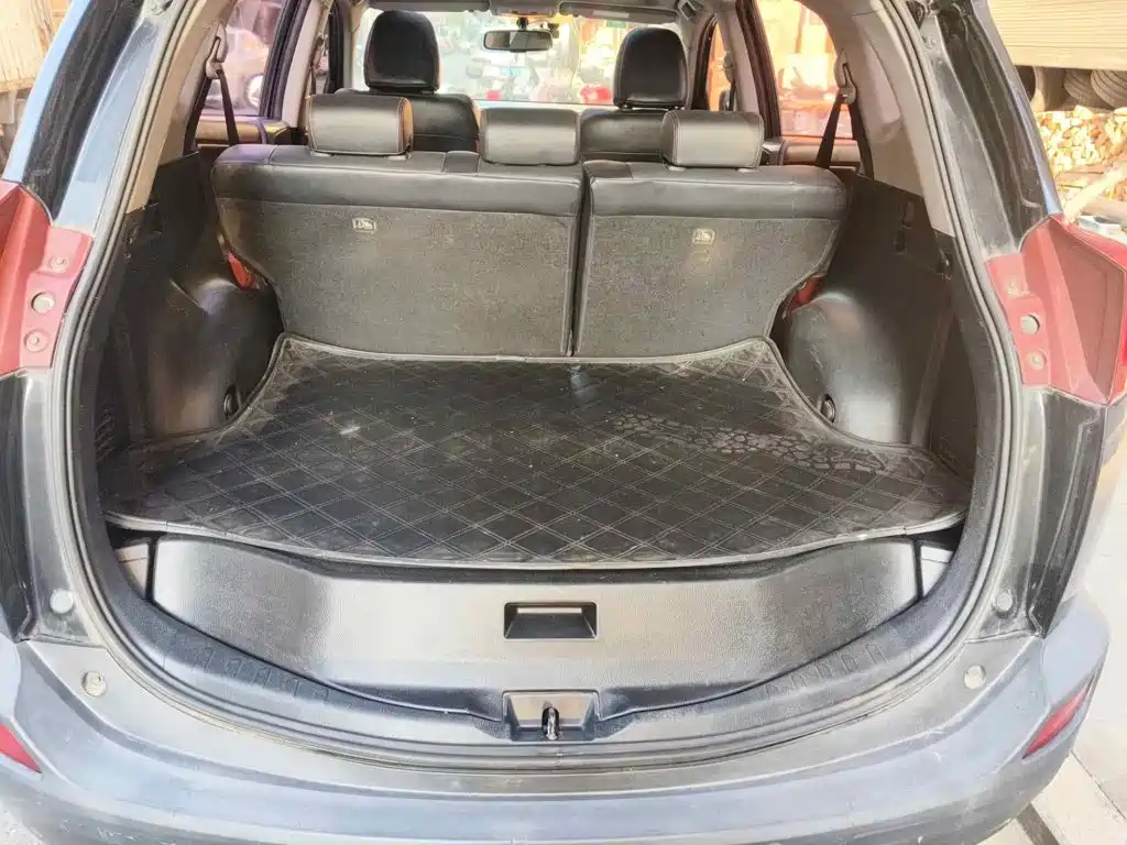 Photo 13 - Toyota RAV4