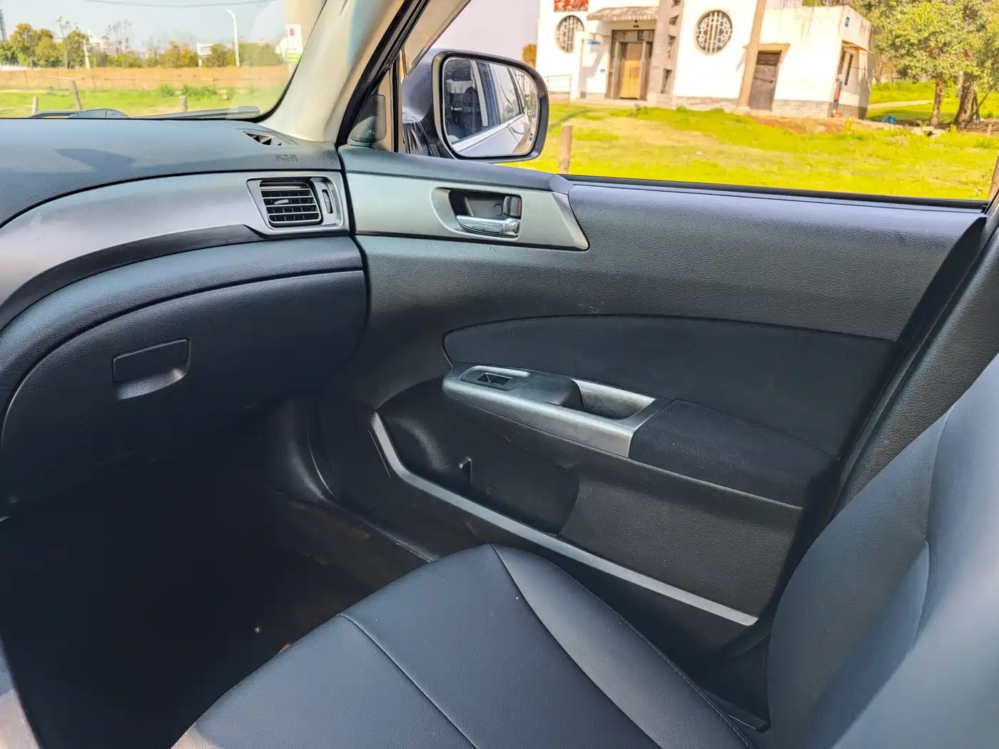Subaru Forester 2011 2.5XS Automatic Luxury Navigation Edition фото 12