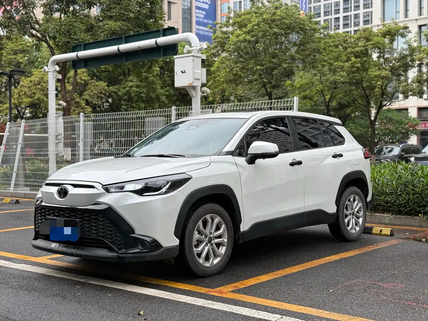 Toyota Frontlander 2023 2.0L CVT Leading Edition
