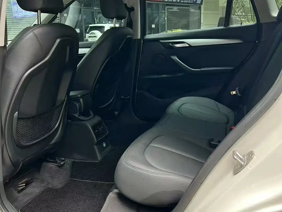 BMW X1 2018 sDrive20Li Leading Model фото 5