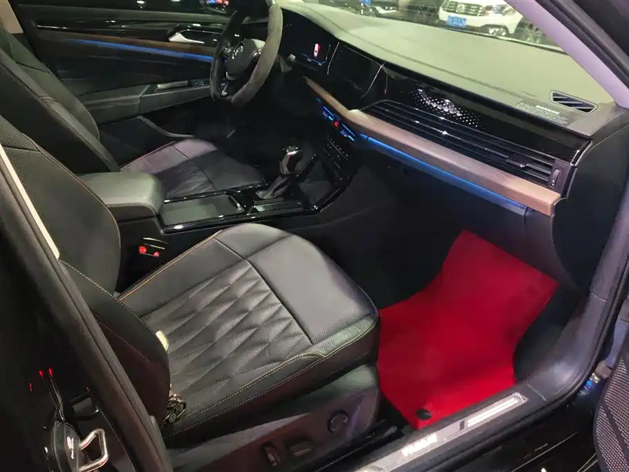 Volkswagen Passat 2020 330TSI Luxury Edition China VI фото 8