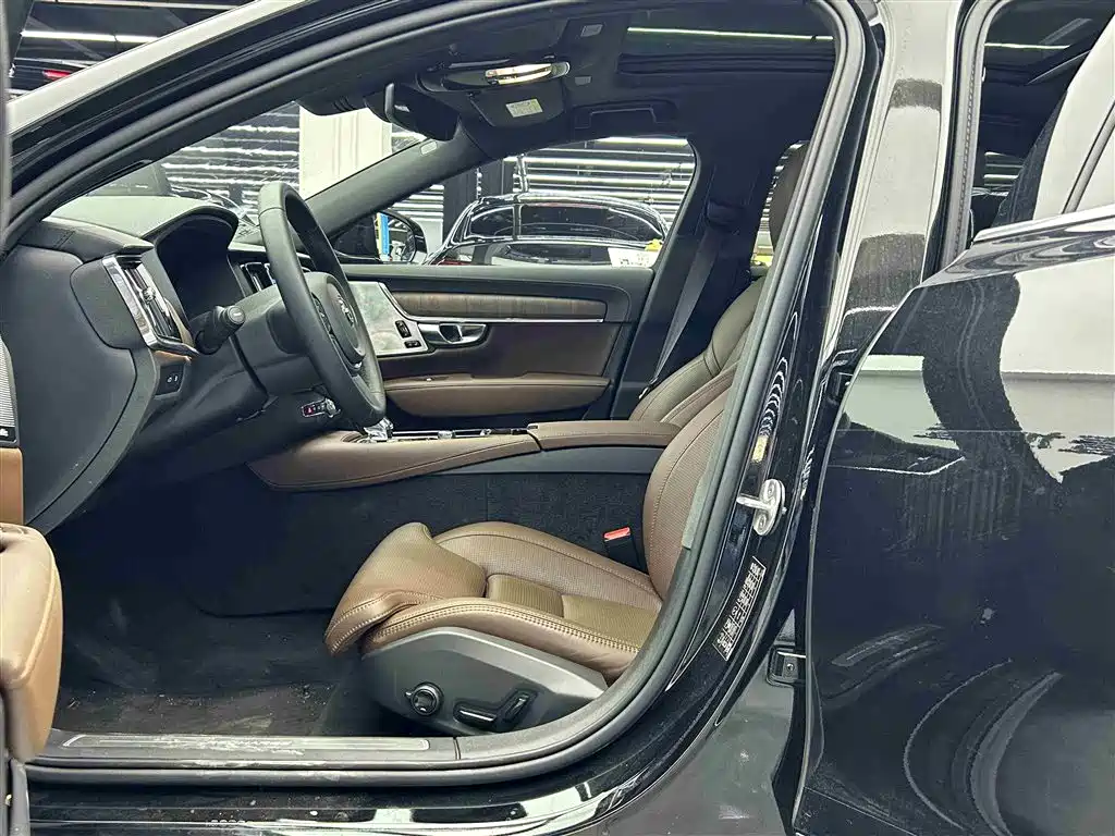 VOLVO S90 PLUG IN HYBRID