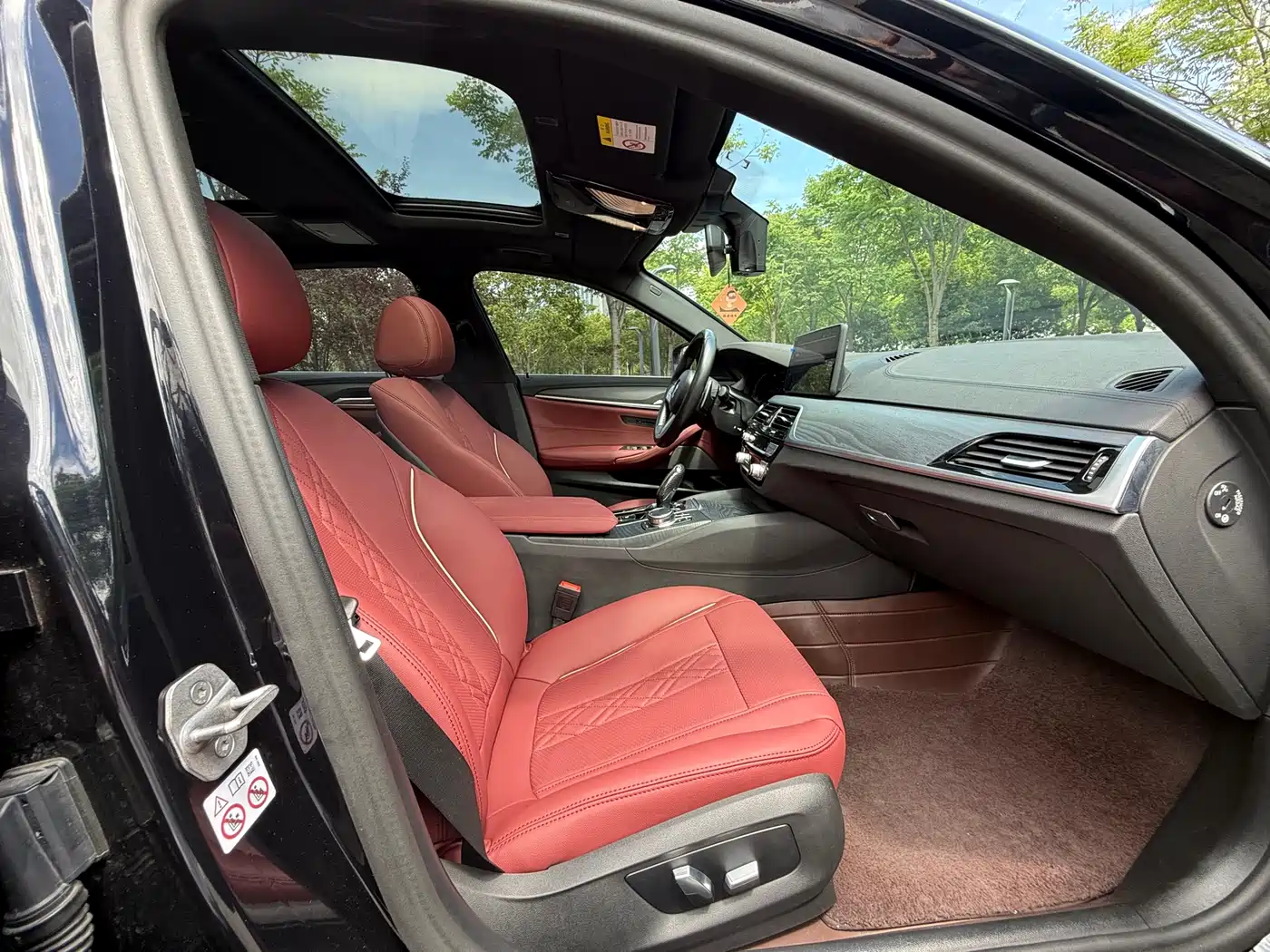 BMW 5 Series 2023 530Li Leading M Sport Package фото 11