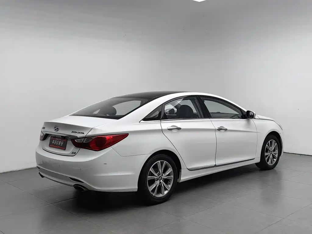 صورة 2 - Hyundai Sonata