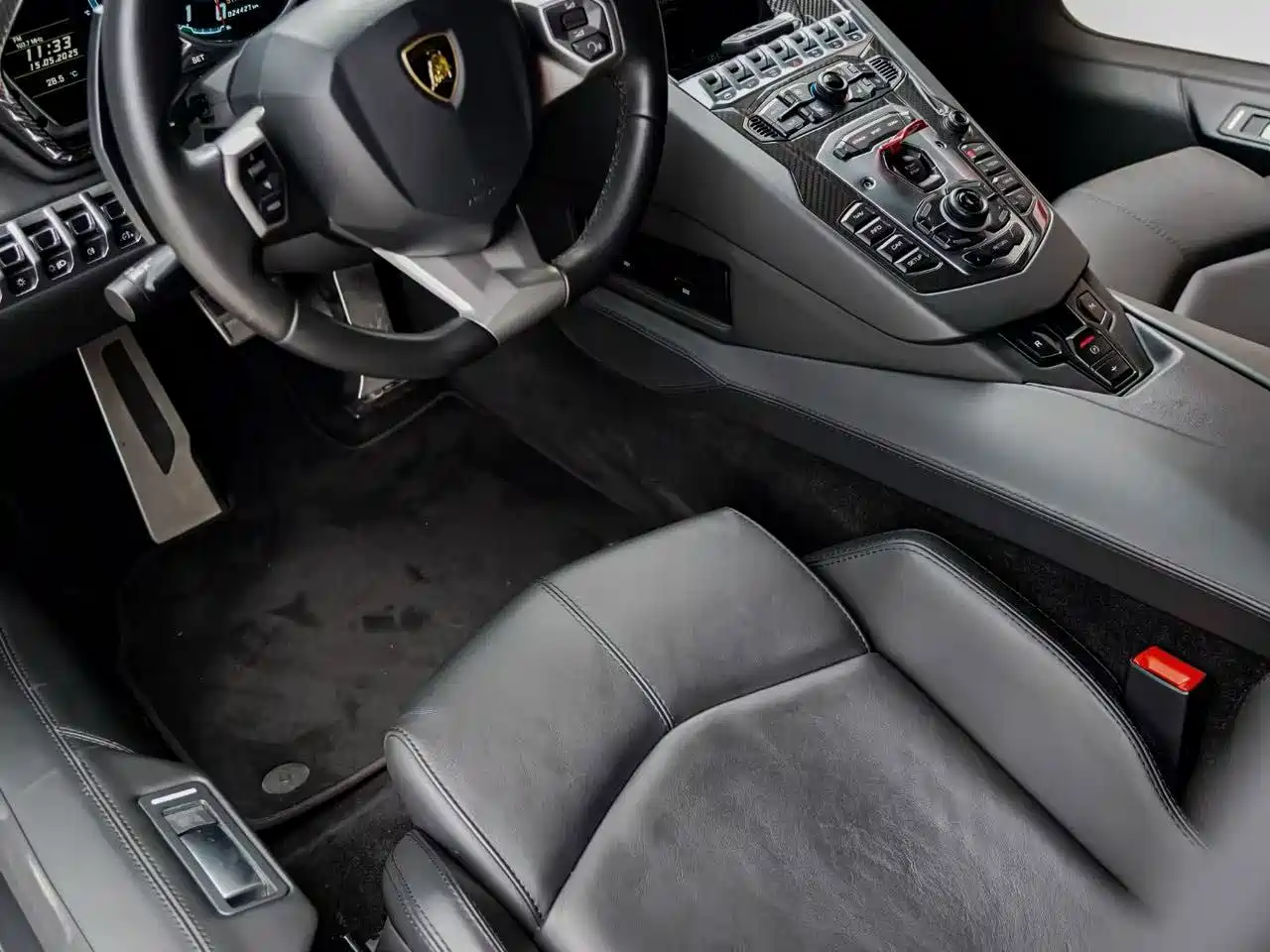 صورة 6 - Lamborghini Aventador