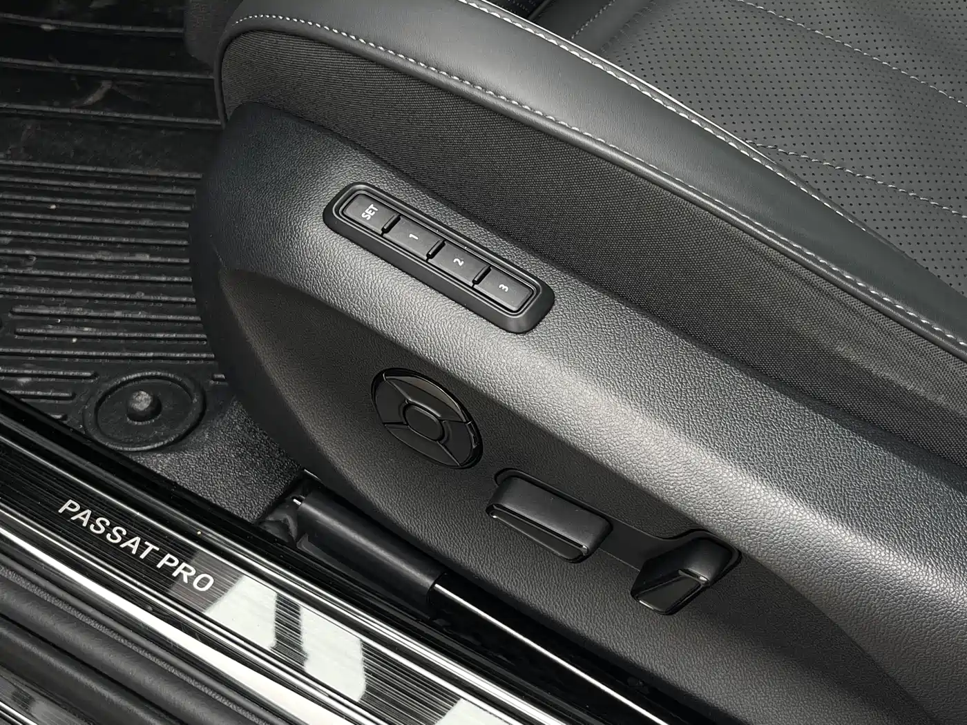 Volkswagen Passat 2025 Pro 380TSI Dragon Fortune Edition фото 38