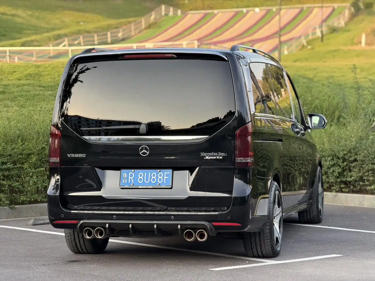 Photo 9 - Mercedes-Benz V-Class