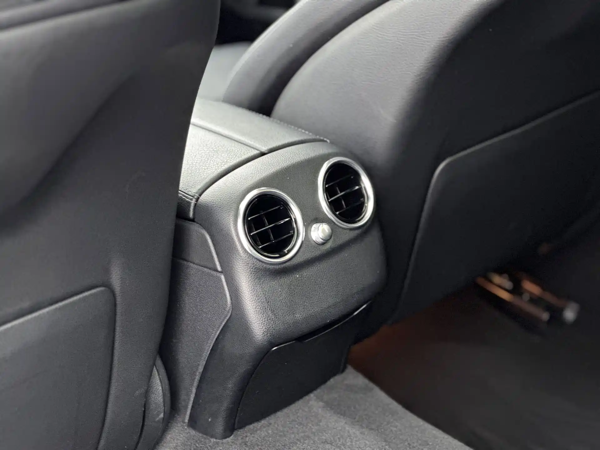 Фото 9 - Mercedes-Benz C-Class