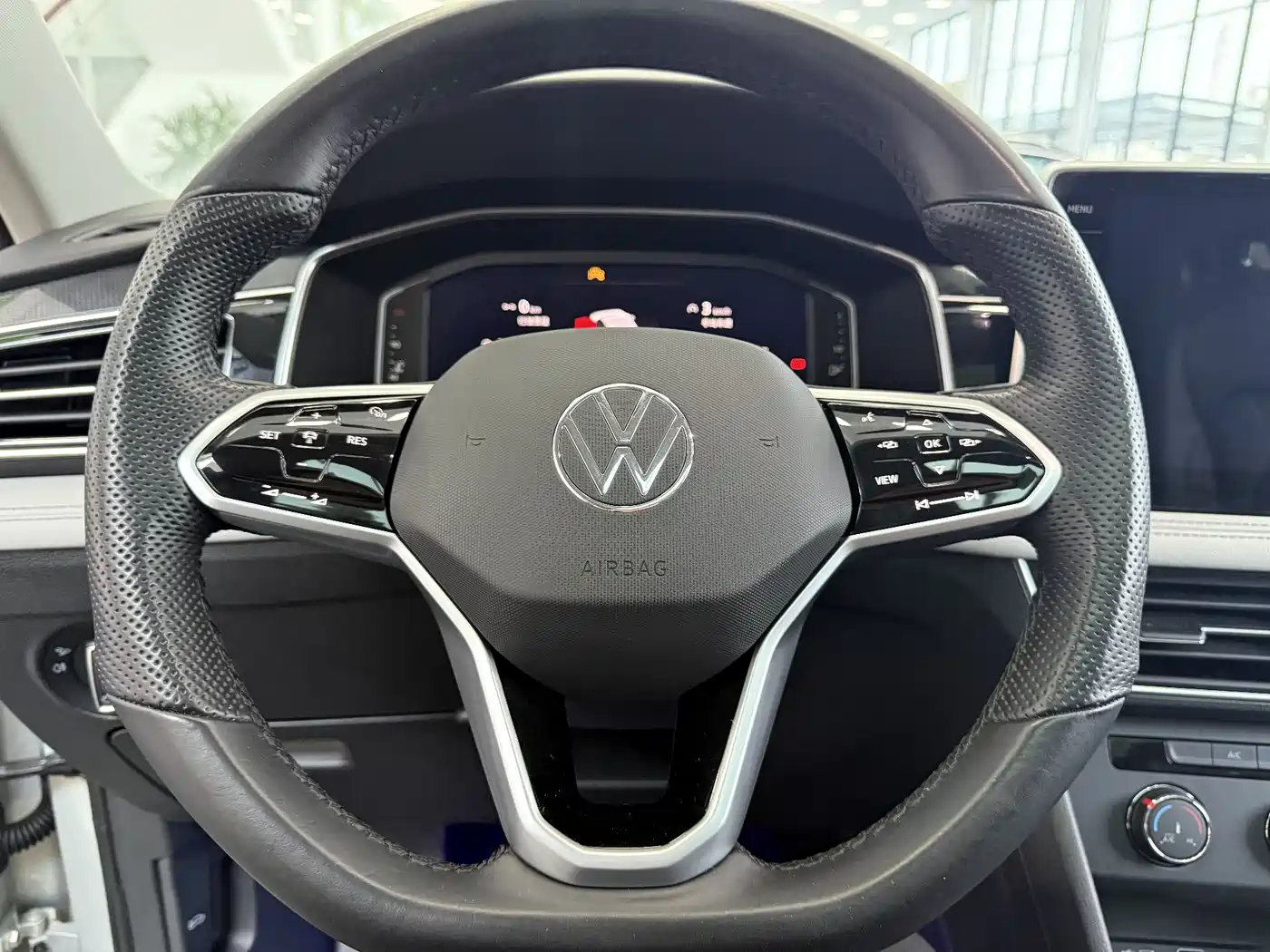 Volkswagen Tiguan L 2023 280TSI 2WD Trend Limited Edition фото 13