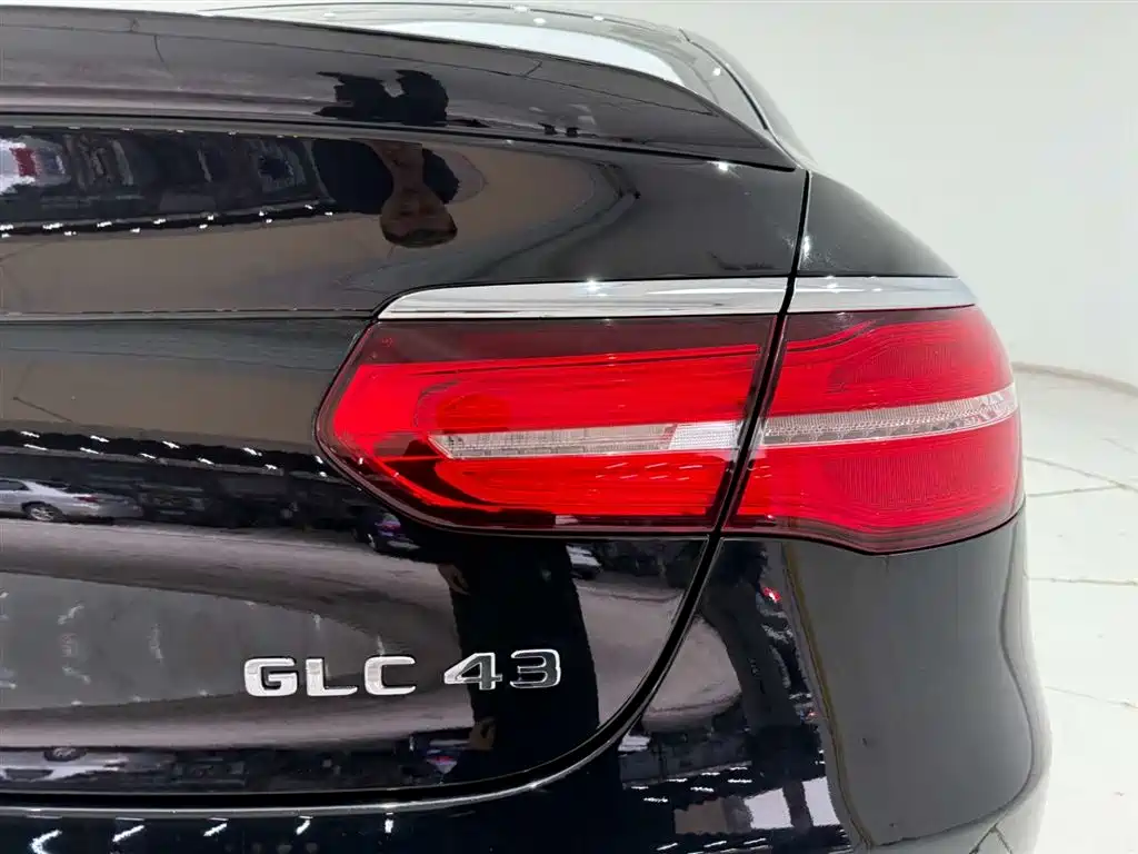 Mercedes-Benz GLC Coupe AMG 2017 AMG GLC 43 4MATIC Coupe SUV фото 10