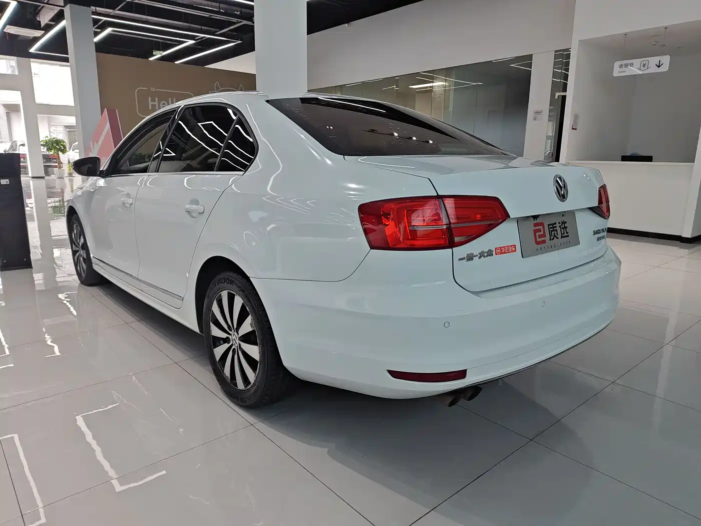 Volkswagen Sagitar 2017 230TSI Automatic Comfort фото 3