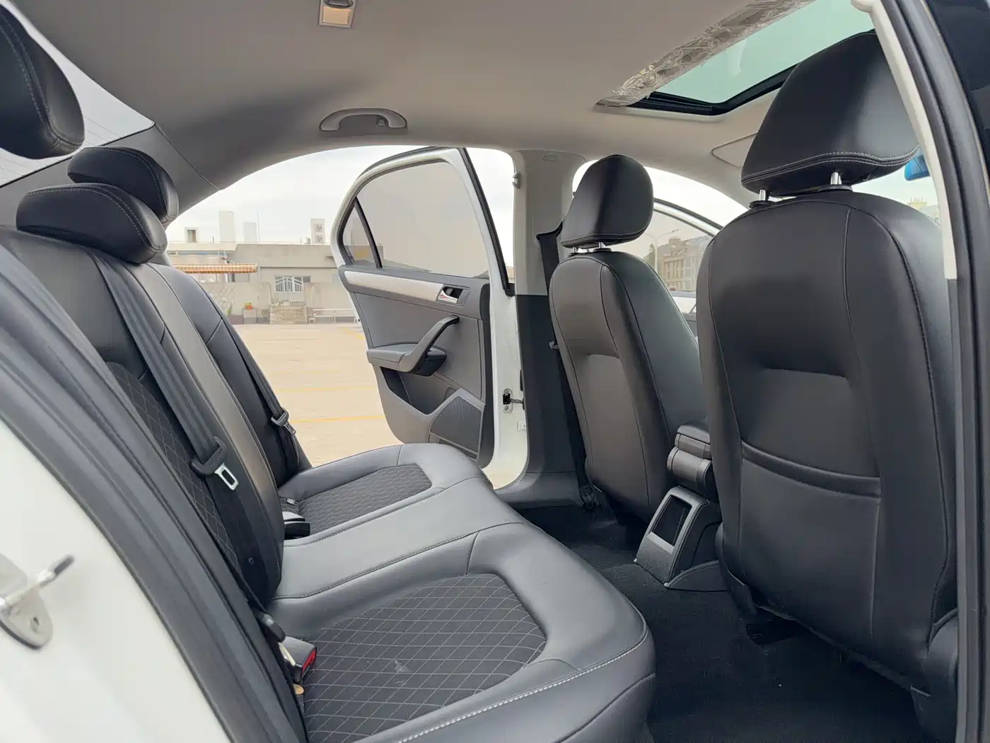 Škoda Rapid 2018 1.6L Automatic Comfort Edition фото 13